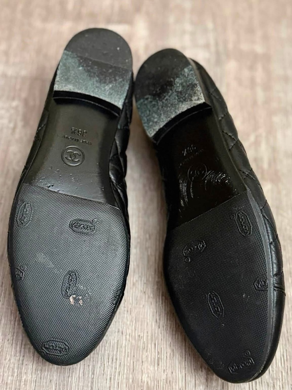 CHANEL Black Quilted Leather Ballet Flats with CC Medallion - Picture 7 of 7